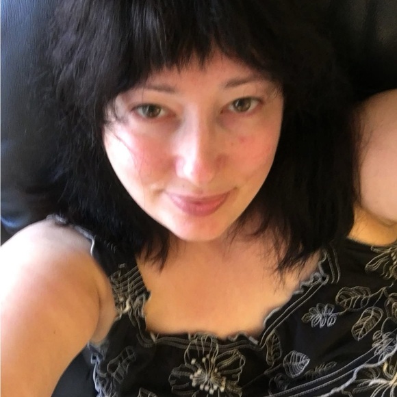 Meet your Posher, Lori - Picture 3 of 16